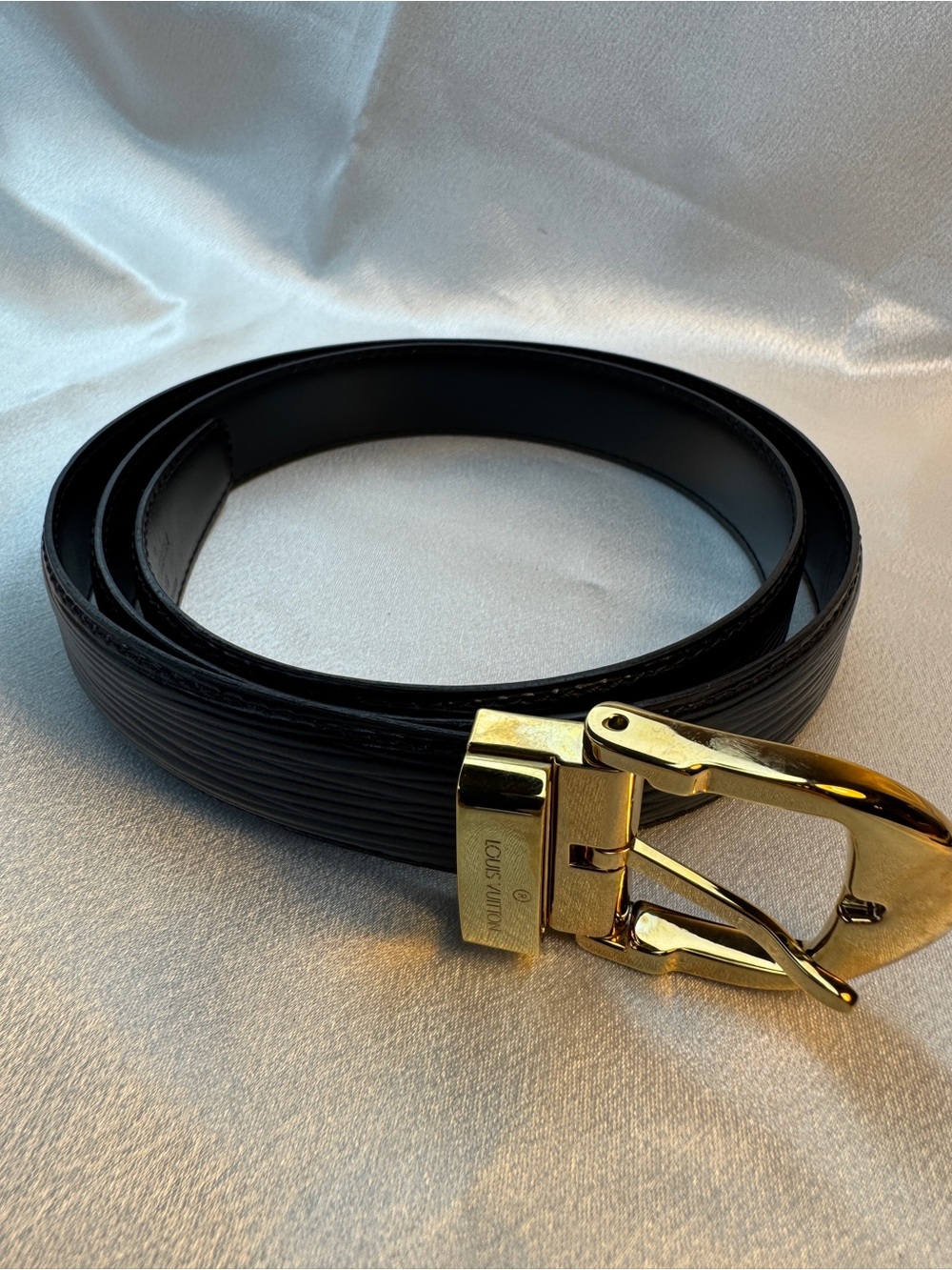 Louis Vuitton Black EPI Leather Belt w/ Gold Buckle (Signature Hardware) 85/34 - Picture 7 of 16